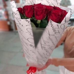 11 красных роз в Мариуполе фото