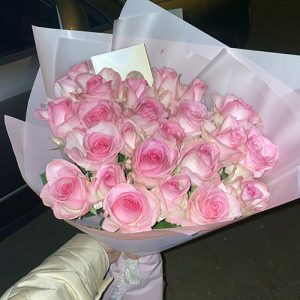 33 розовые розы Джумилия в Мариуполе фото