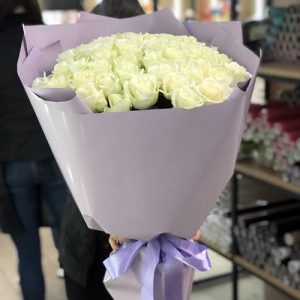 33 белые розы в Мариуполе фото