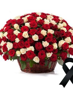 Фото товара 100 красно-белых роз в корзине в Мариуполе