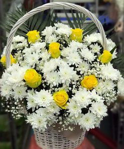 Фото товара Корзина "Белые хризантемы, жёлтые розы" в Мариуполе