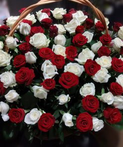 Фото товара Корзина красных и белых роз в Мариуполе